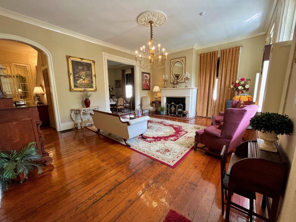 Deluxe King Suite interior
